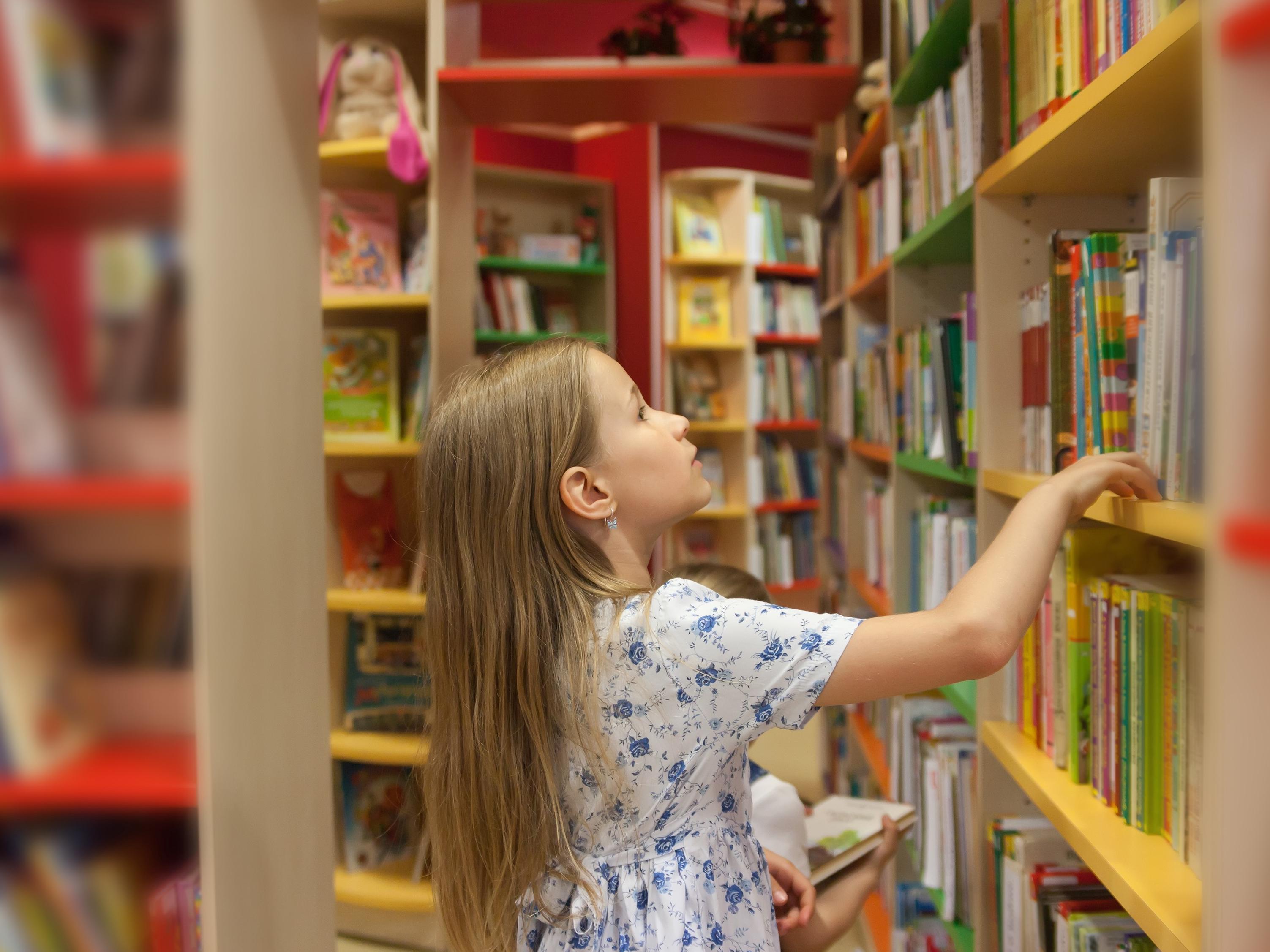 Kids at library